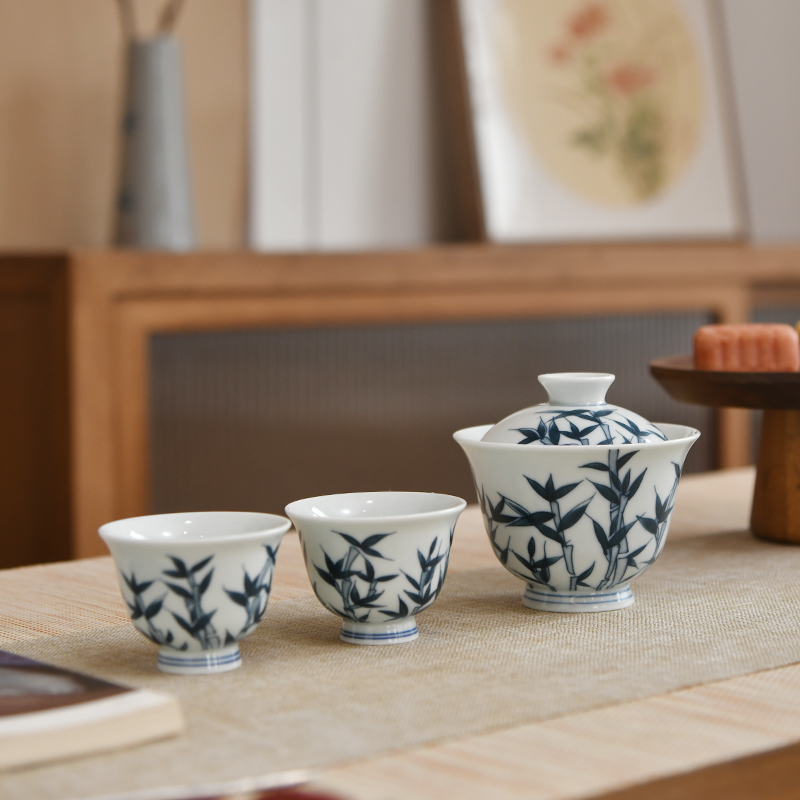 成艺点工竹茂釉下彩缠枝莲青花