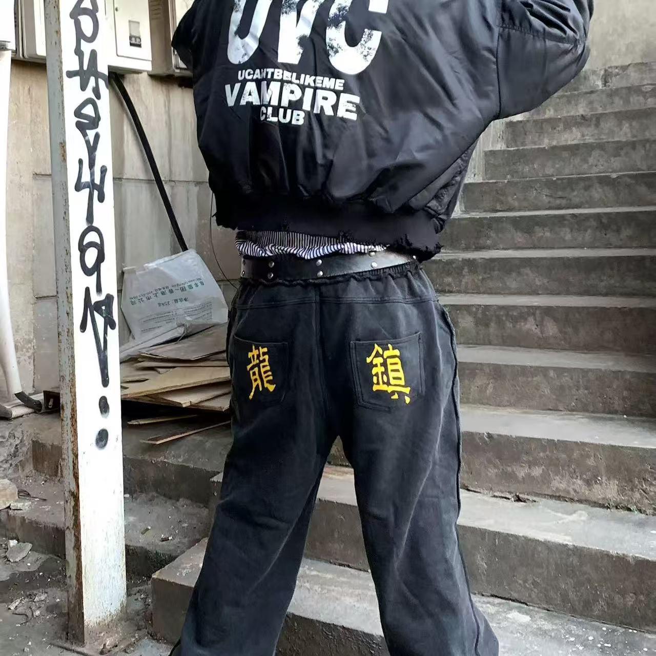 【AGD】RecoverZone 复古设计“龙镇”印花喇叭宽松卫裤男款春季