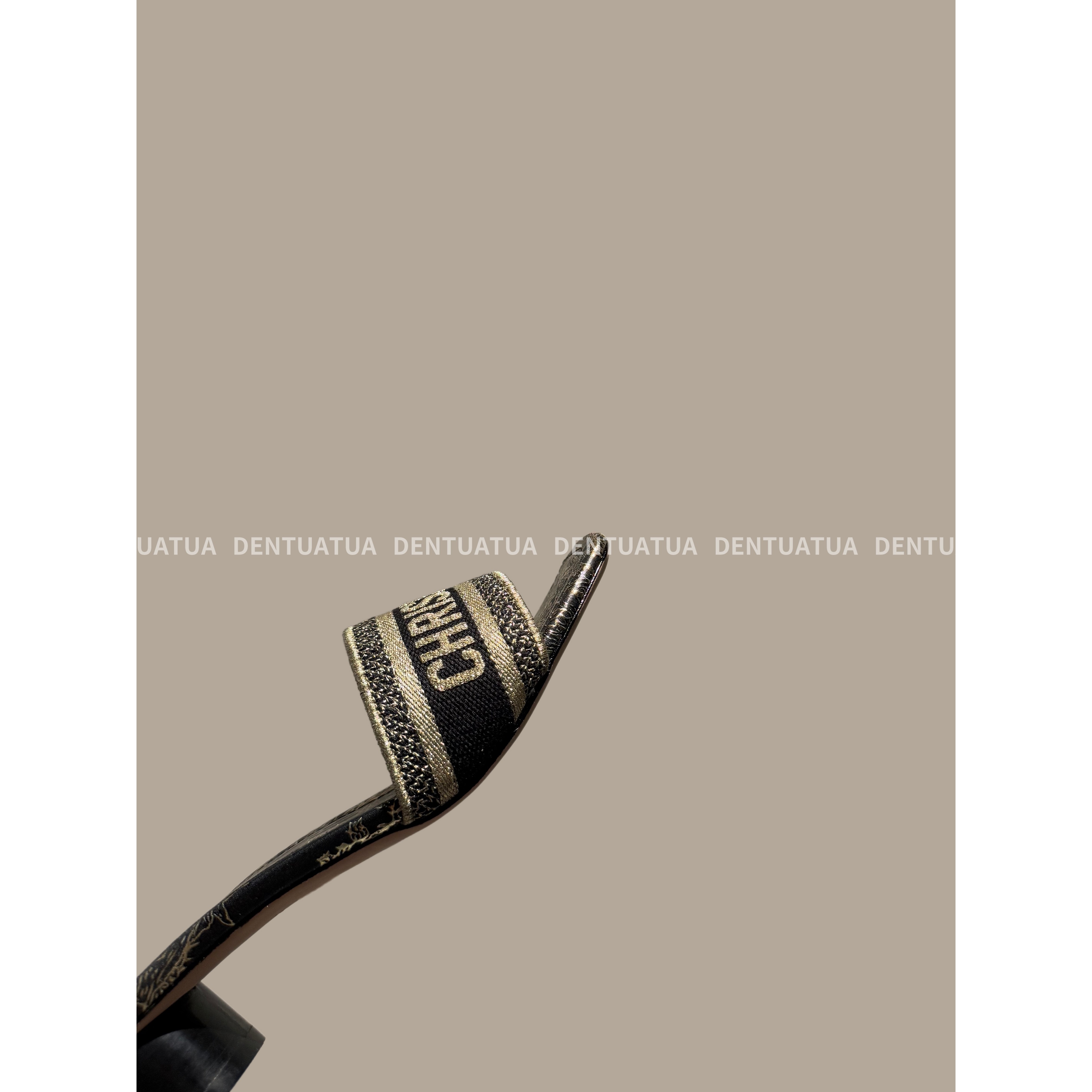 DENTUATUA 细节控闭眼入！25ss 花卉字母刺绣一字拖鞋女,女鞋,一字拖,淘宝优惠券,粉丝福利购,淘宝优惠卷