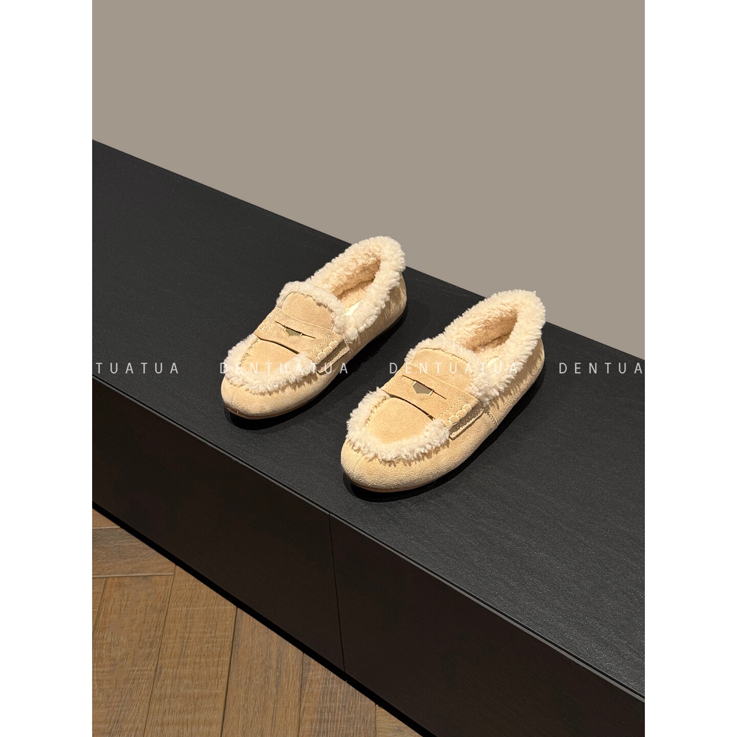 DENTUATUA 绒圈与皮革的材质对撞！25ss金币羊羔毛平底乐福单鞋女