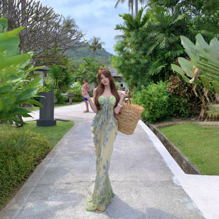 海边度假纯欲绿色碎花印花吊带抹胸长裙绝美海岛出片沙滩连衣裙女