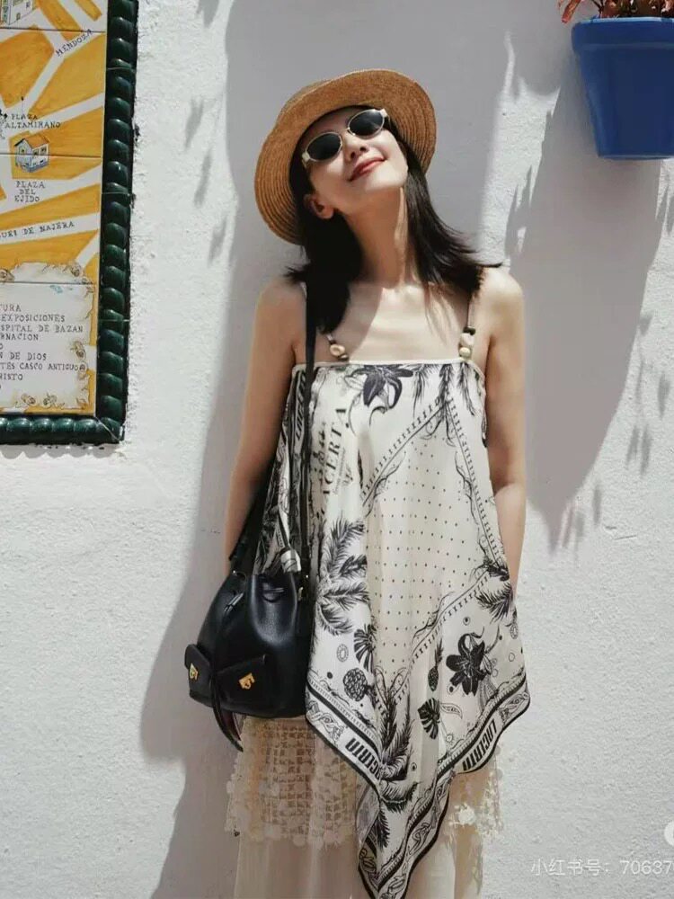 高圆圆杏色重工珠片印花设计感连衣裙女夏日度假风宽松丝巾吊带裙