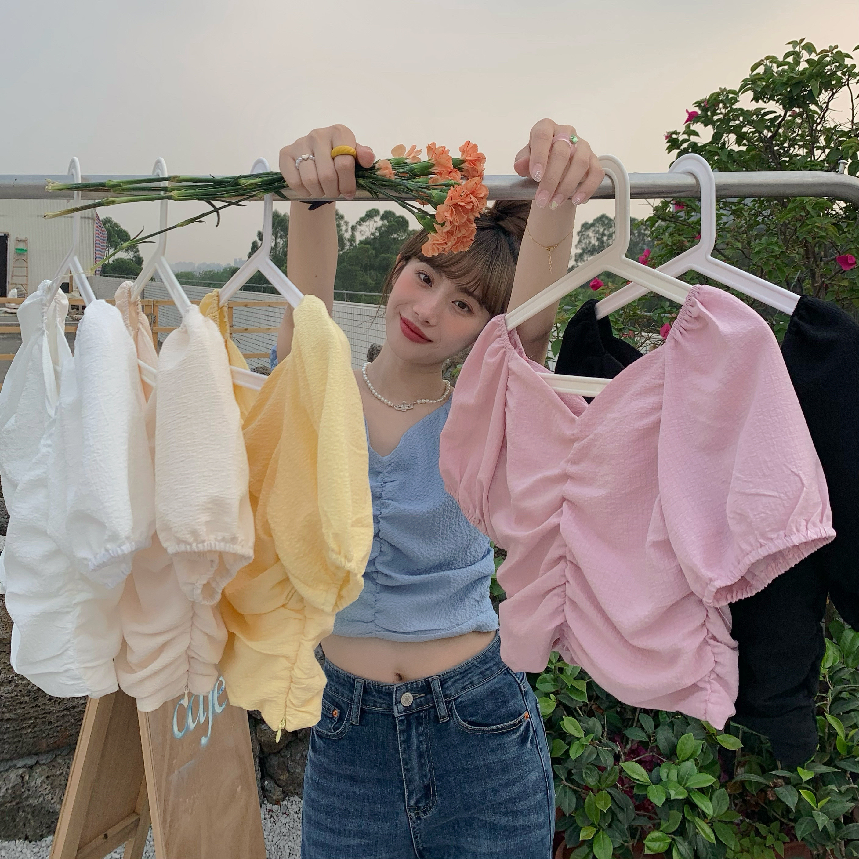 Real shot! Real price! Korean version summer simple candy color short sleeve show thin Chiffon bubble sleeve top