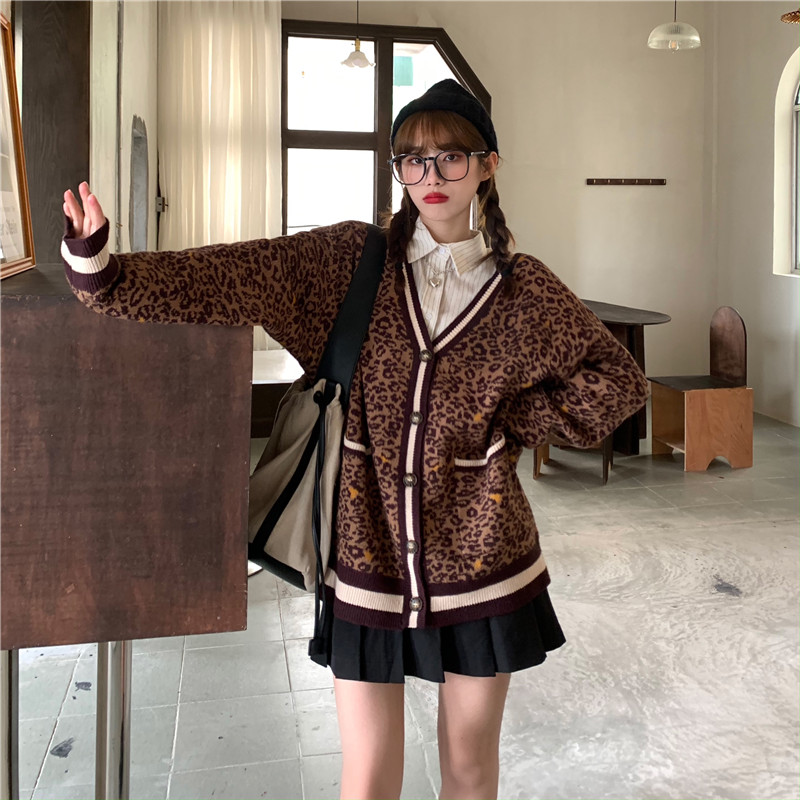 ! Real price! Korean autumn and winter ins minority V-neck leopard print cardigan knitted sweater coat