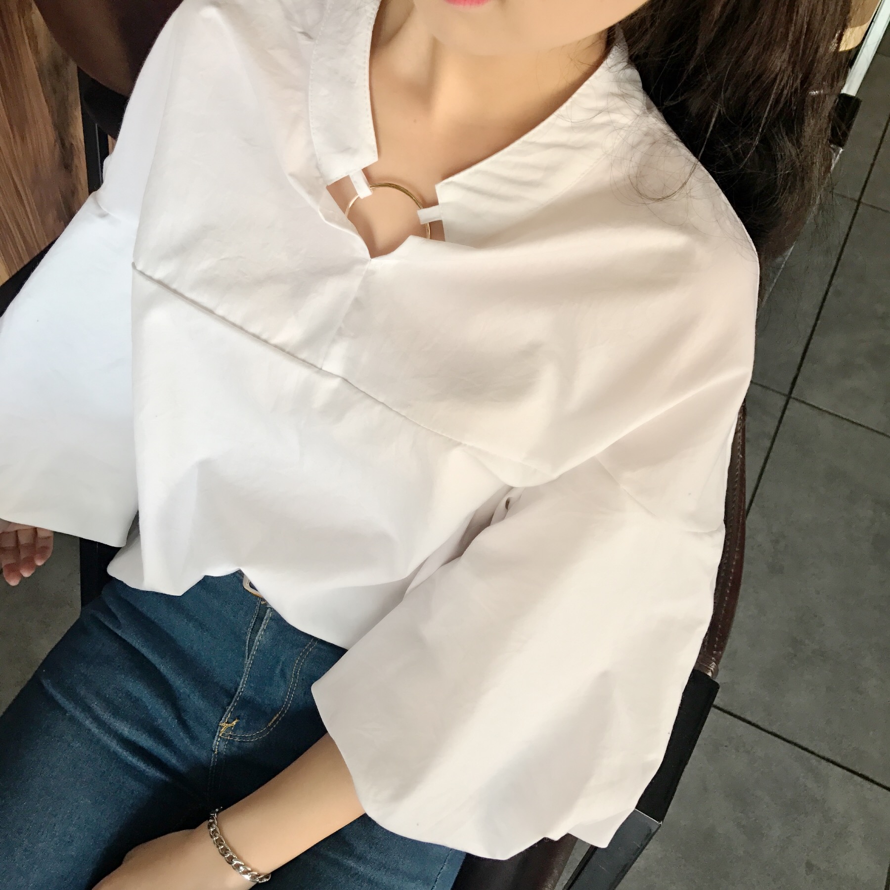 Real shot real price Korean loose thin V-neck metal accessories Lantern Sleeve academy style solid color shirt