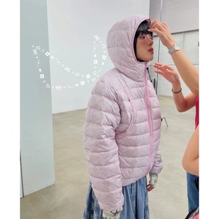 陆续 字母印花刺绣90绒亮面连帽羽绒服女冬轻盈保暖防风立领外套