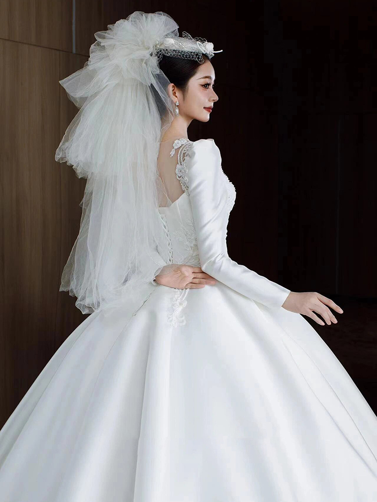 Satin long -sleeved bride high -end retro main wedding dress 2024 new small small size heavy work out to welcome winter Satin long -sleeved bride high -end retro main wedding dress 2024 new small small size heavy work out to welcome winter