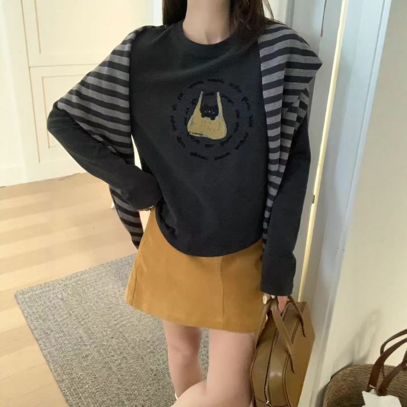 下摆弧形卡通印花短款长袖T恤女