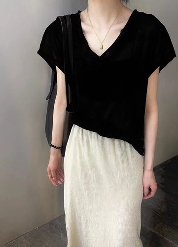 锁骨v领黑色金丝绒无袖t恤女春款