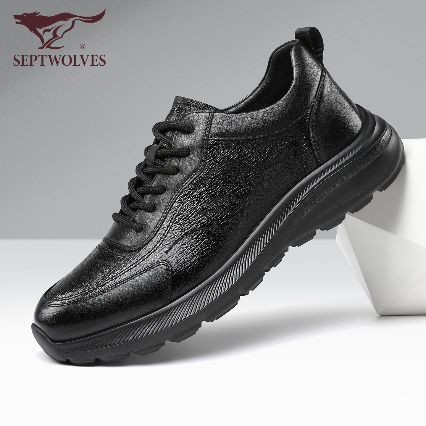 全黑真皮休闲鞋百搭商务运动皮鞋