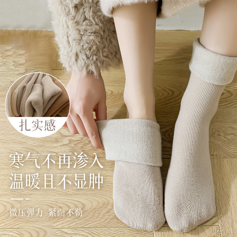 无注册商标中筒雪地袜加绒