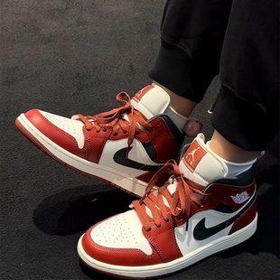 耐克 Air Nike Mid Jordan 男款 复古篮球鞋 105 DQ8426 中帮经典