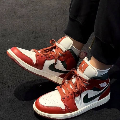 耐克/Nike Air Jordan 1 Mid 男款中帮经典复古篮球鞋 DQ8426-105