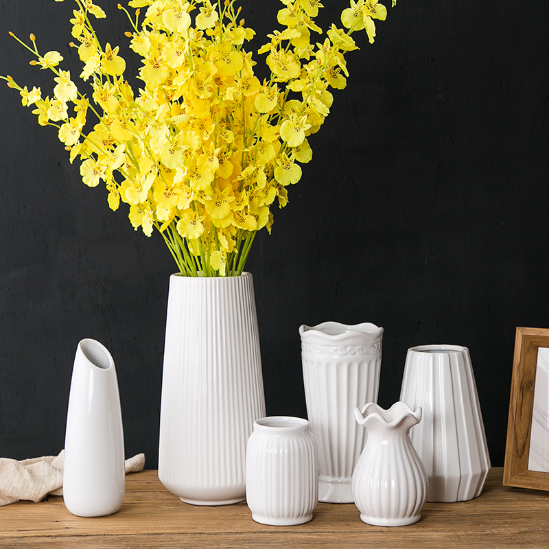 陶瓷创意时尚白色花瓶现代简约瓷器客厅摆件家居家饰干花花器插花