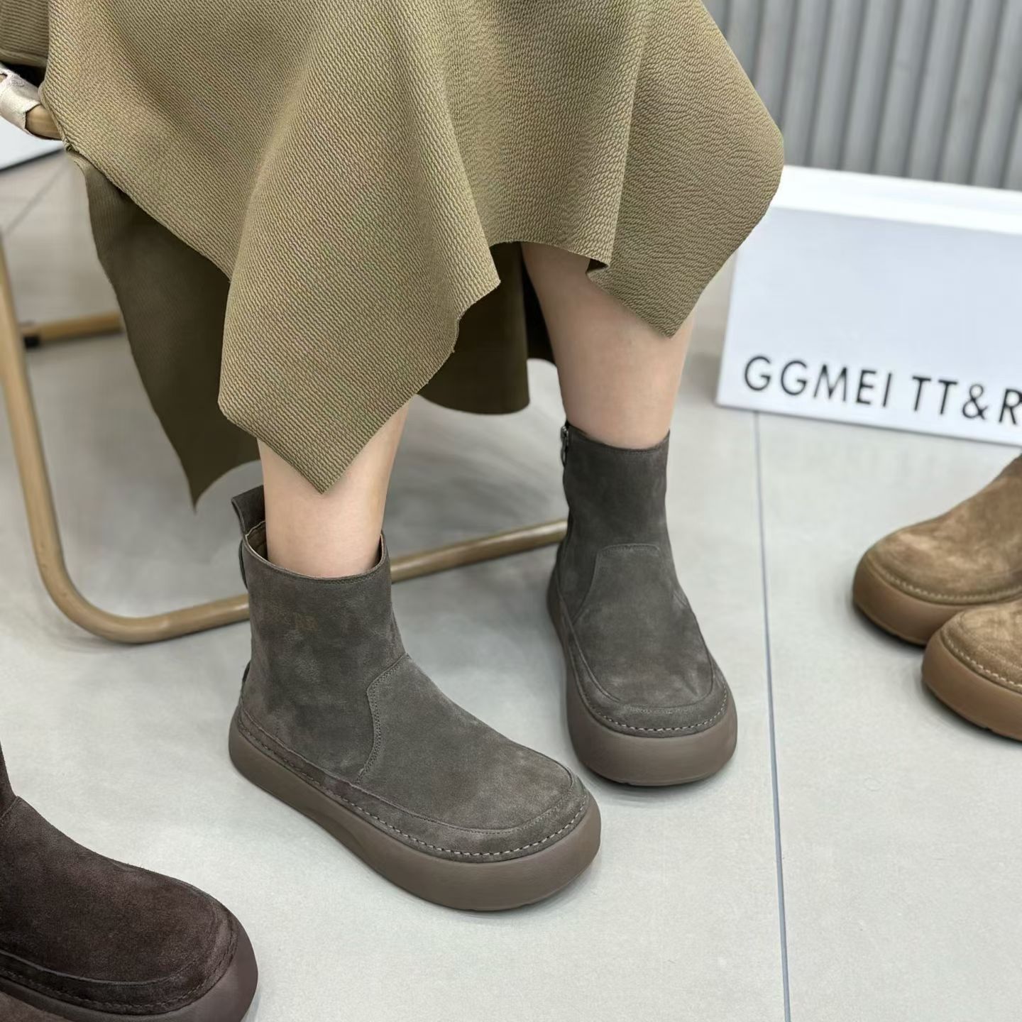 2025新款真皮马丁靴女厚底加绒大头短靴磨砂皮复古后拉链女靴