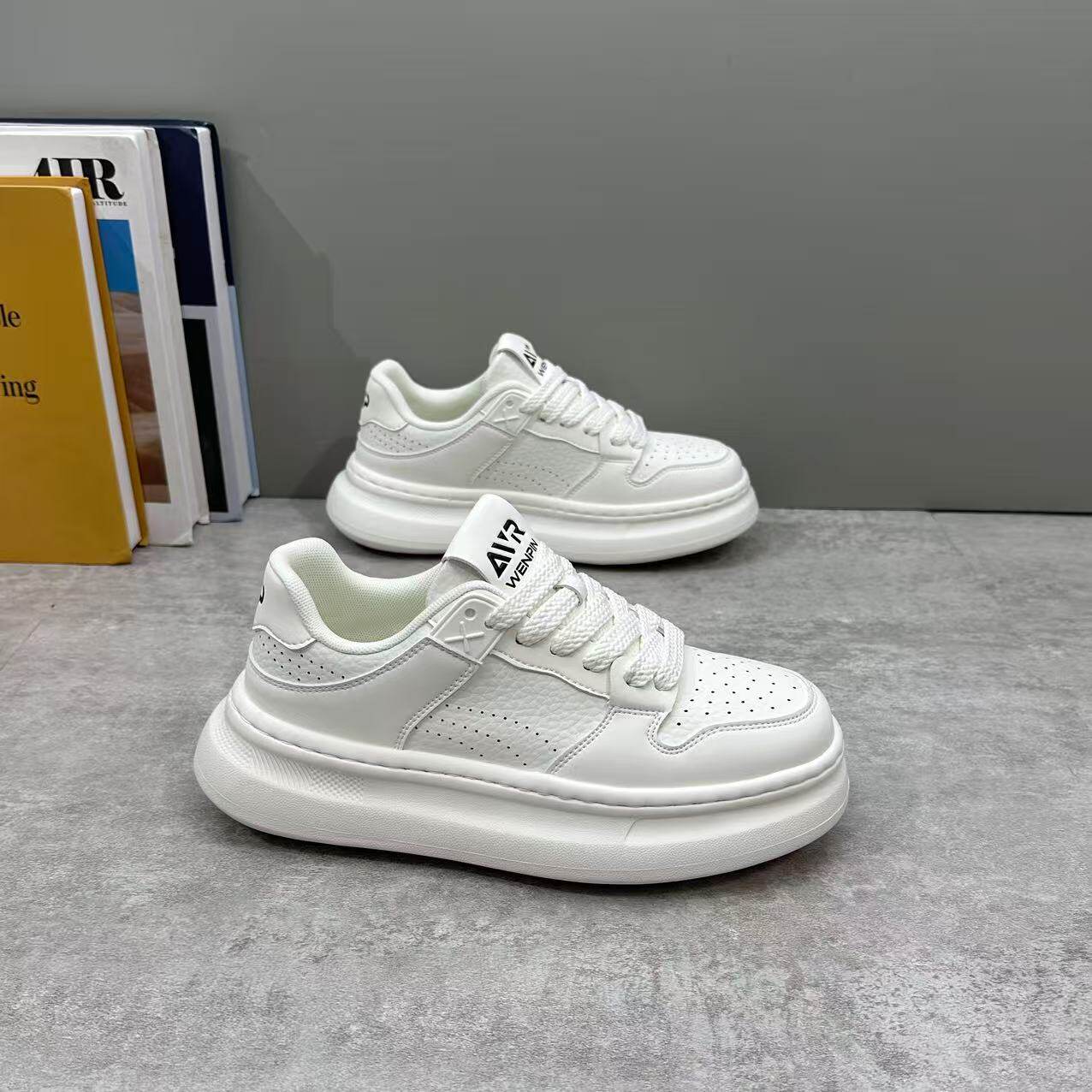 男鞋2026春季新款潮流百搭低帮透气小白鞋子男款厚底增高休闲板鞋