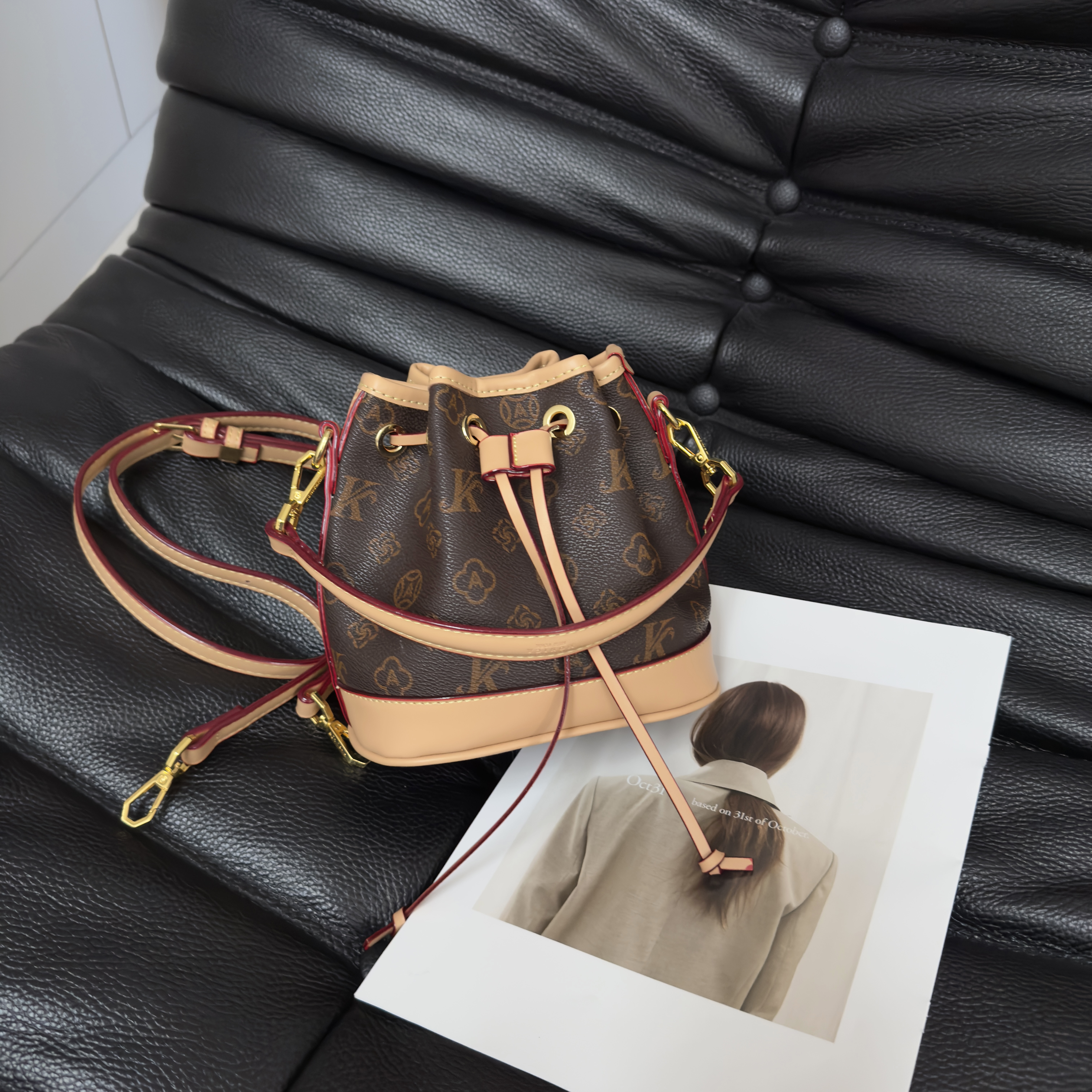 复古高级感水桶包单肩斜挎手提小包包女士春季新款抽绳印花百搭