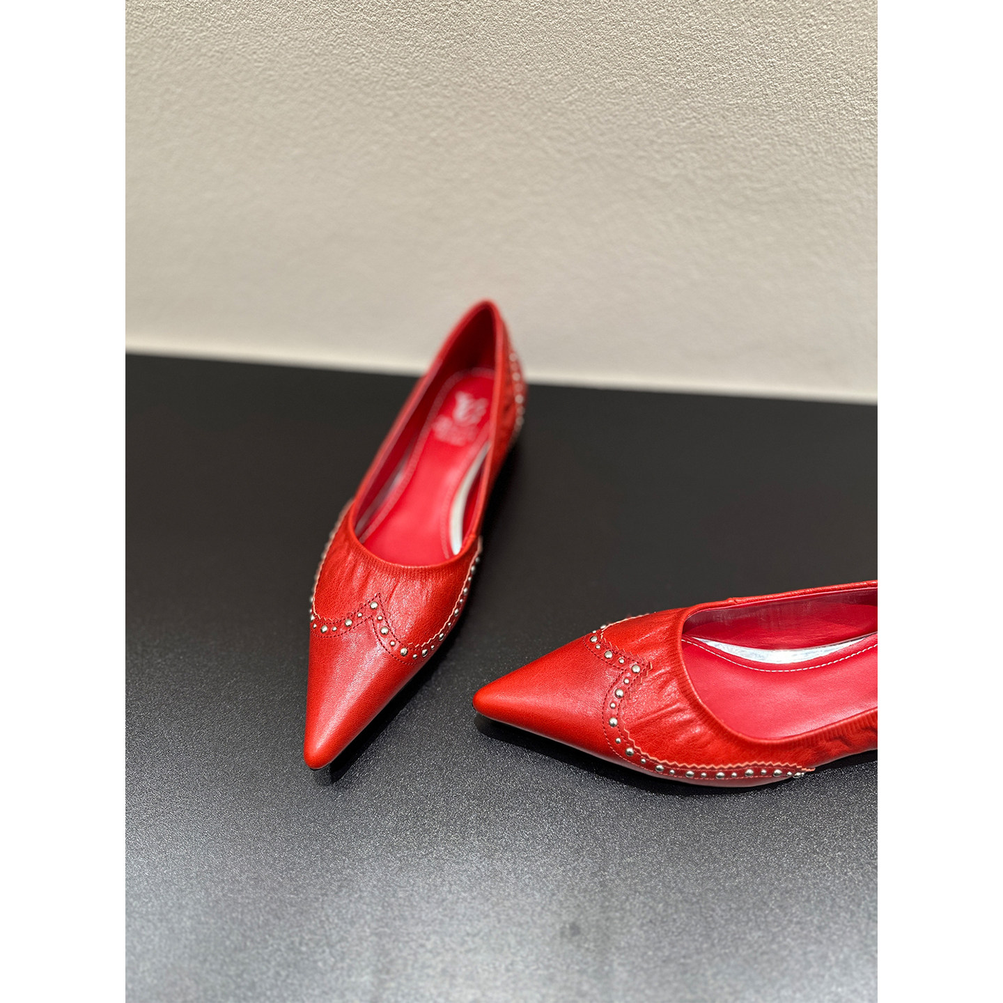 TMEIXI头层牛皮红色婚鞋尖头铆钉平底浅口单鞋女内增高不累脚气质,女鞋,浅口单鞋,淘宝优惠券,粉丝福利购,淘宝优惠卷