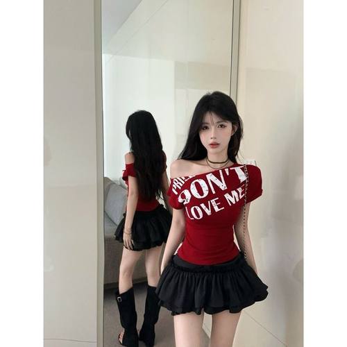 红色字母印花斜肩短袖T恤女夏季修身收腰设计感紧身显瘦辣妹上衣