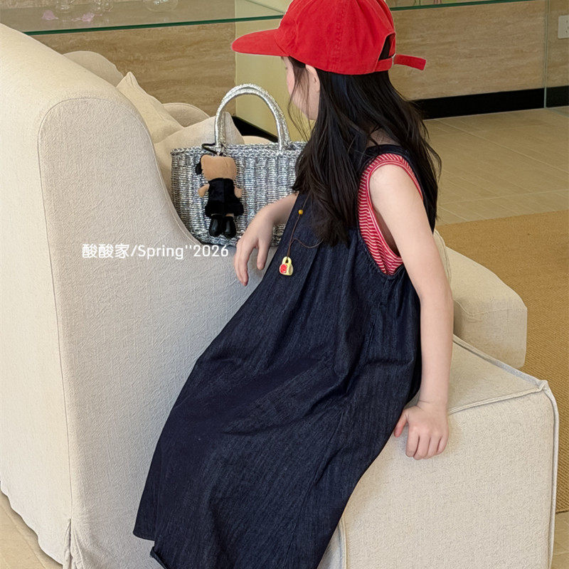 女童深色牛仔背心裙无袖连衣裙图片