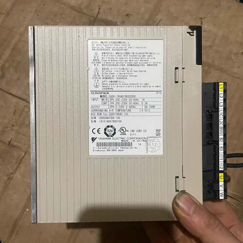 可维修SGDV-1R6A01B002000 安川驱动器，新的，没有议价