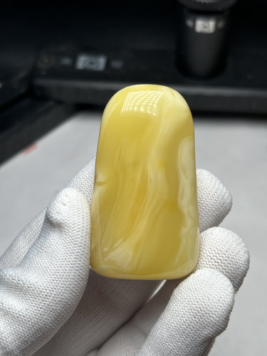 琥珀蜜蜡鸡油黄白花蜡 拉丝妖花方牌吊坠 器型好看 蜡质很好