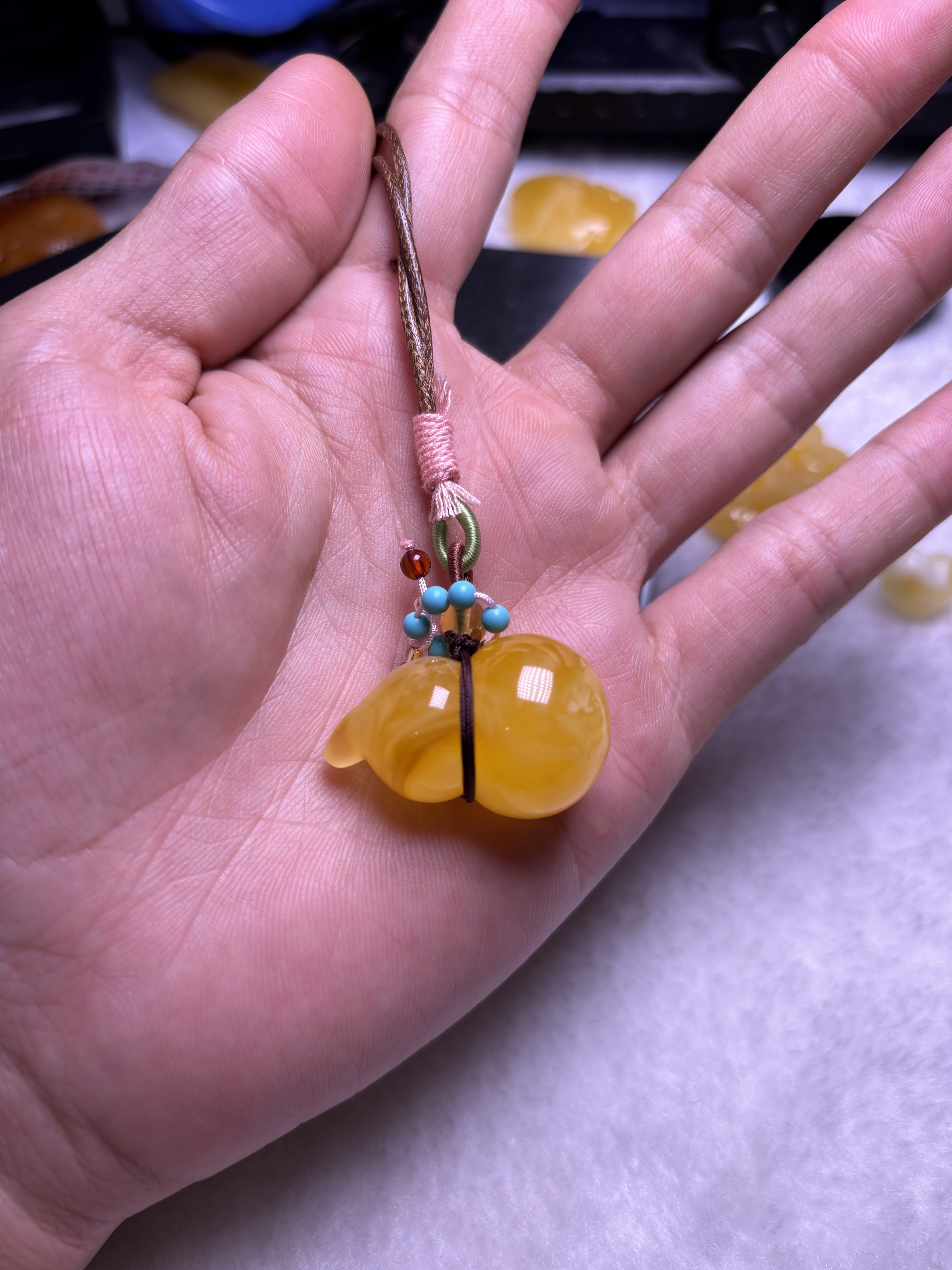 天然焦皮料鸡油黄葫芦吊坠蜡质浓郁蜡质浓郁 毛衣链