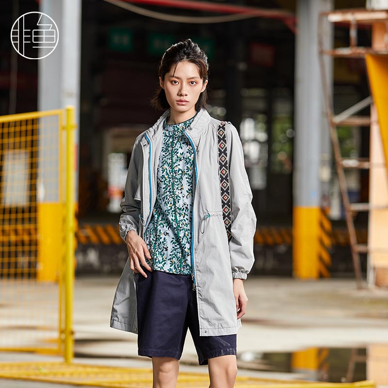 非鱼中长款刺绣贴布风衣外套2024秋季帅气立领抽绳女装外套