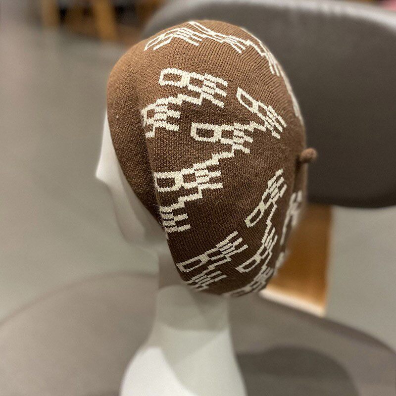 HONG KONG PURCHASING KNITTED LETTER BERET HATS WOMENS MIDDLE AND YOUNG WOMENS AUTUMN AND WINTER KOREAN VERSION OF THE VERSATILE INTERNET CELEBRITY PAINTER BUD HAT