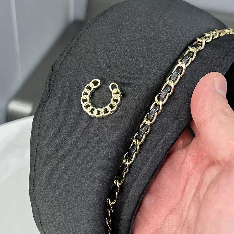 HONG KONG PURCHASING KOREAN VERSION OF INS METAL C LETTER BERET HAT WOMENS SPRING AND SUMMER BRITISH RETRO PAINTER BUD HAT TIDE