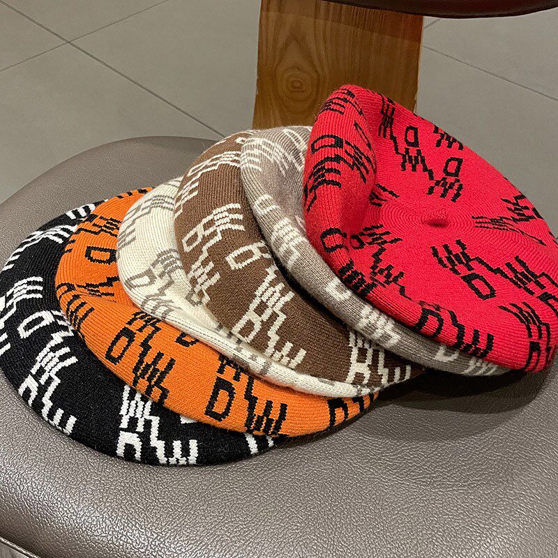 HONG KONG PURCHASING KNITTED LETTER BERET HATS WOMENS MIDDLE AND YOUNG WOMENS AUTUMN AND WINTER KOREAN VERSION OF THE VERSATILE INTERNET CELEBRITY PAINTER BUD HAT