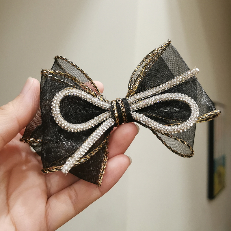 一双金边鱼尾网纱水钻鞋花