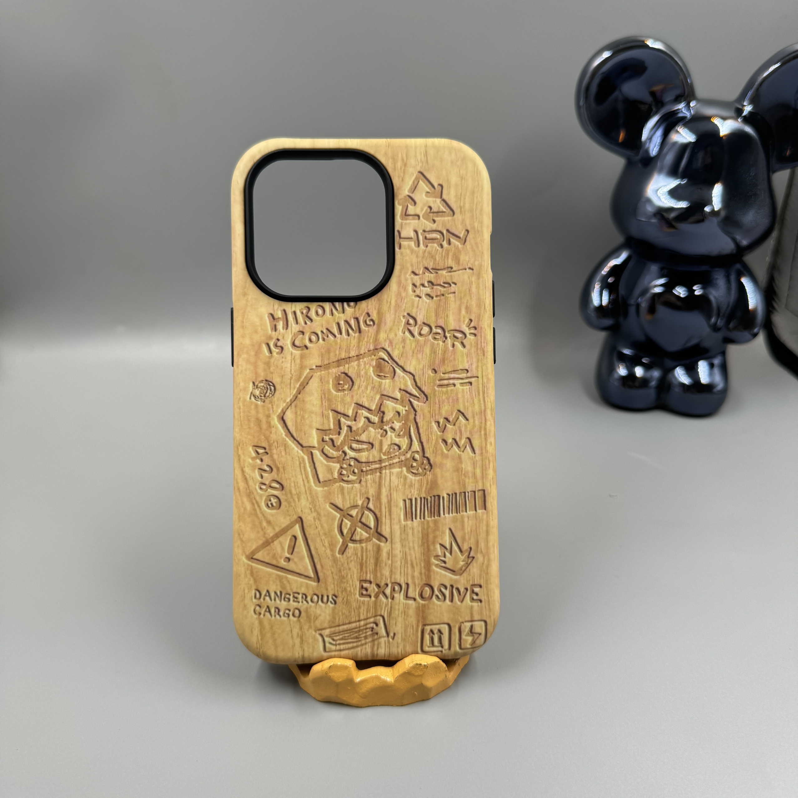 Hirono卡通恐龙黄色小野适用苹果16Promax手机壳新款15promax不撞壳防摔小众高级软壳华为小米14全包磁吸菲林