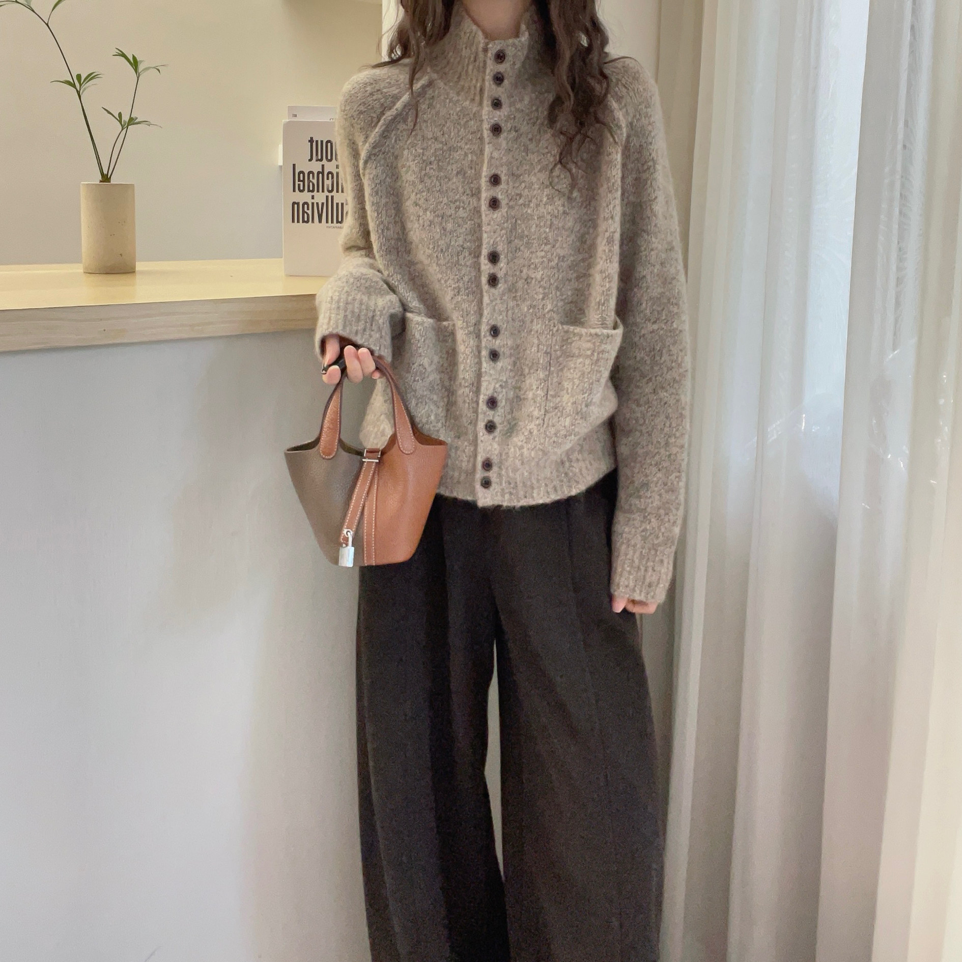 欧洲站2025冬装新款慵懒风圆领单排扣灰色牦牛绒针织开衫女毛衣女,女装/女士精品,毛针织衫,淘宝优惠券,粉丝福利购,淘宝优惠卷