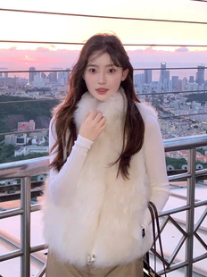 白色仿山羊绒皮草马甲女款冬季新款爆款外穿小个子保暖背心厚外套