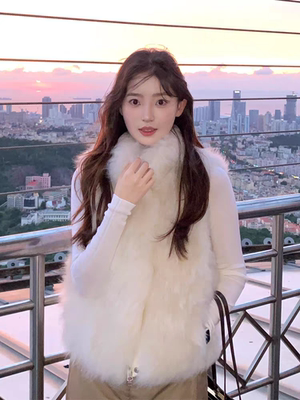 白色仿山羊绒皮草马甲女款冬季新款爆款外穿小个子保暖背心厚外套