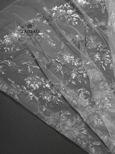 仙气满满象牙白蕾丝烟花图型