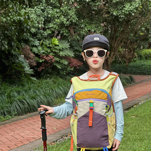 多巴胺户外登山包防水轻便双肩包男女童大容量旅行背包小学生书包