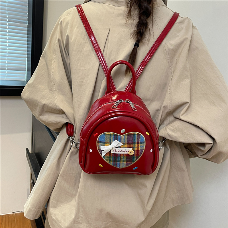 2025秋冬新款复古小背包迷你洋气时尚出游双肩包女童亲子书包爱心