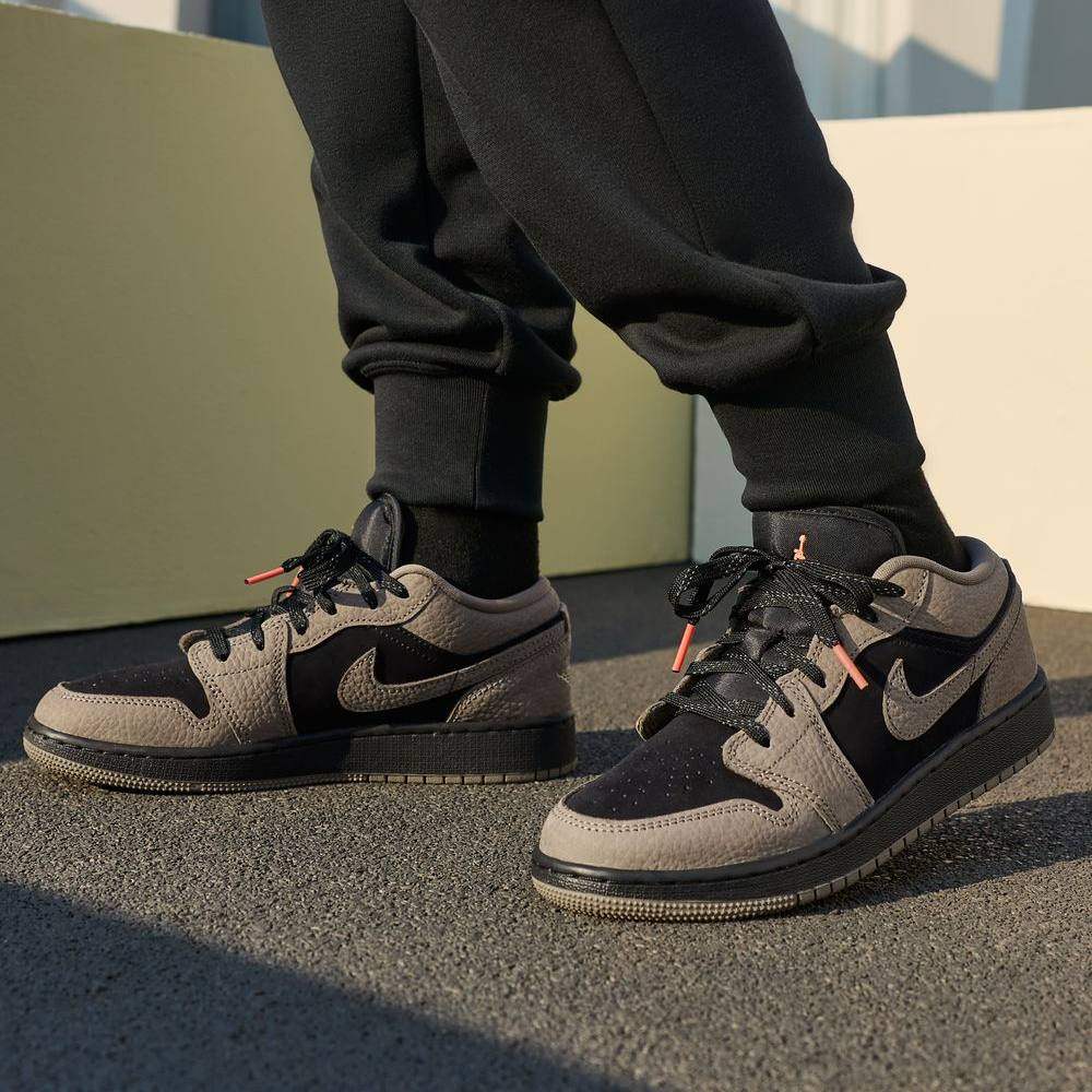 Jordan耐克女鞋AJ1摩卡棕黑复古低帮板鞋大童鞋篮球鞋IB7111-005,运动鞋new,童鞋/青少年鞋,淘宝优惠券,粉丝福利购,淘宝优惠卷