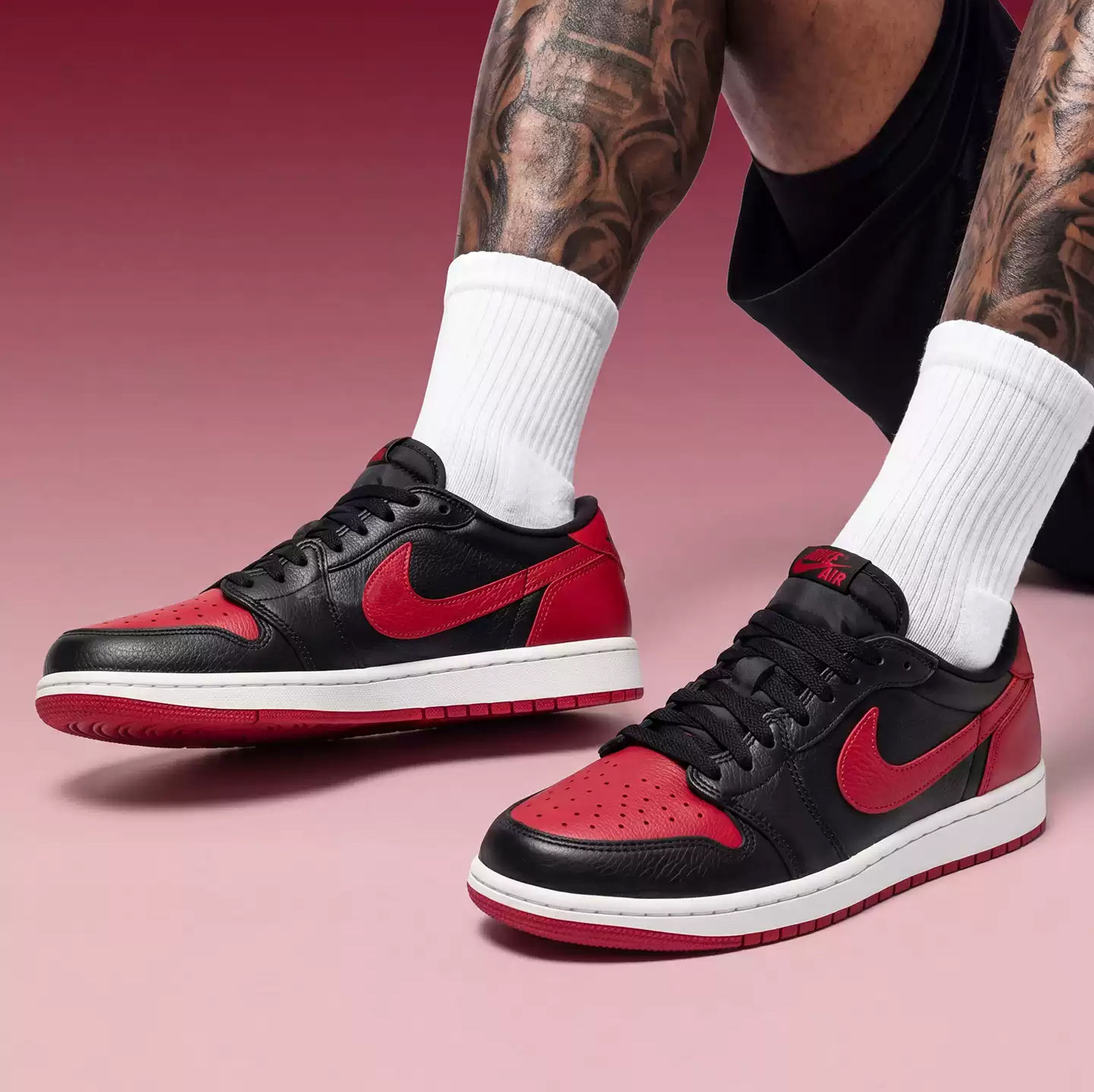 NIKE耐克男鞋 Air Jordan 1 禁穿黑红白低帮复古篮球鞋IW6276-001