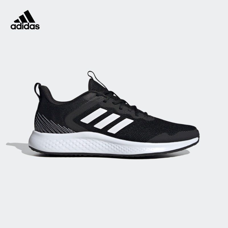 阿迪达斯跑步鞋adidas