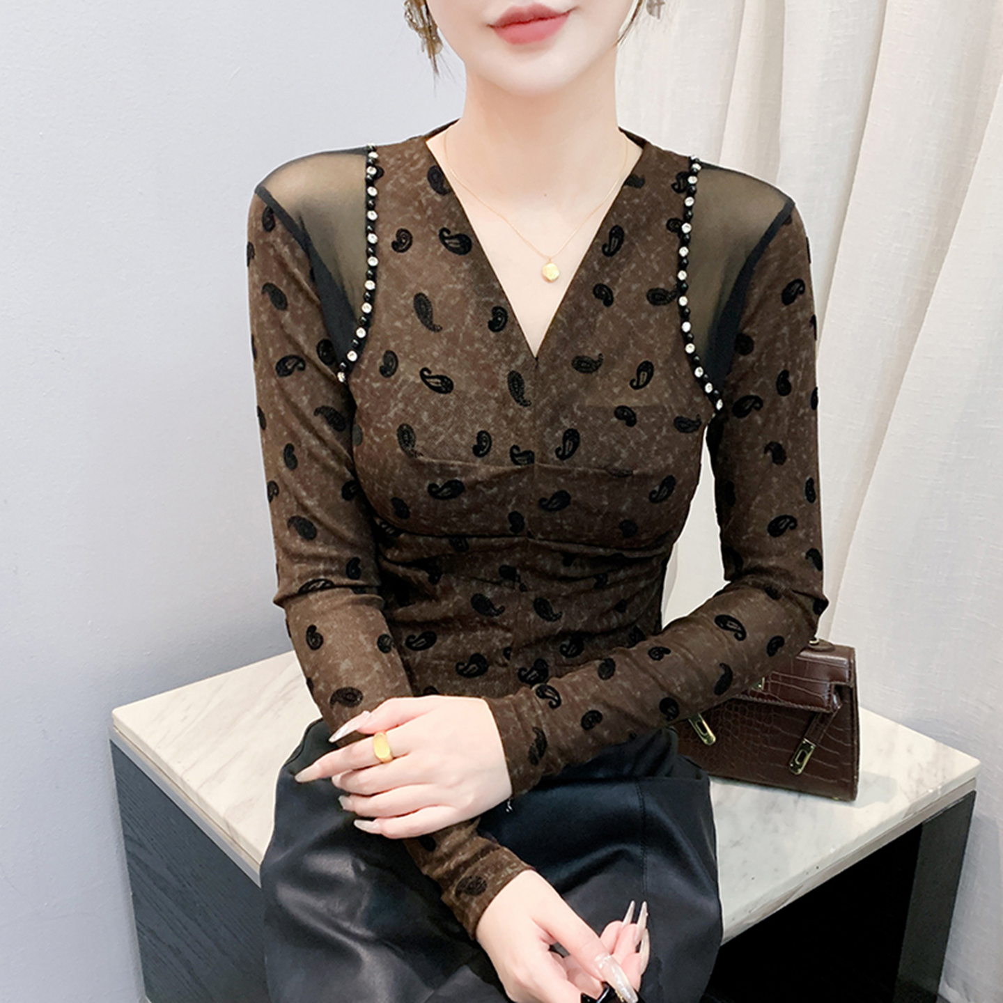 气质V领钉珠T恤女长袖欧货性感镂空网纱上衣修身显瘦打底衫女秋冬