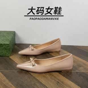 大码女鞋41到42宽脚胖法式尖头蝴蝶结一脚蹬单鞋内增高漆皮豆豆鞋