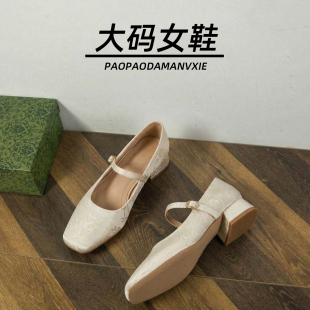 大码女鞋41到43宽脚胖高跟鞋粗跟配裙子漂亮单鞋新款超火玛丽珍鞋