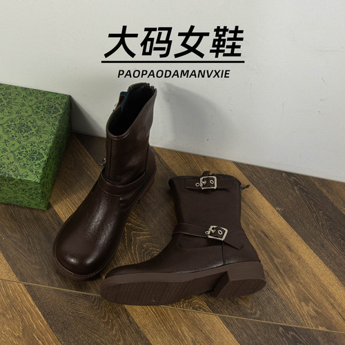 大码女靴41到42宽脚胖马丁靴英伦风机车靴2025秋冬搭扣中筒加绒