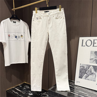 26春夏新款男士时尚简约纯色字母浮雕logo直筒水洗休闲牛仔裤长裤