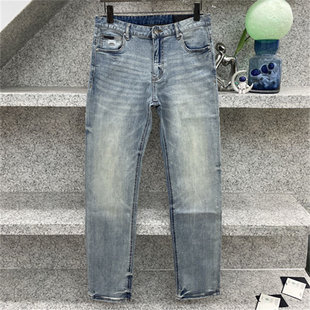 26春夏新款男士经典铁牌logo水洗做旧浅色牛仔裤小脚修身休闲长裤