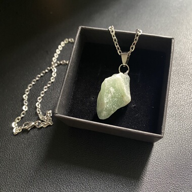 贝壳子〈绿陵石〉天然原石新款男士吊坠项链简约高级潮流项链饰品