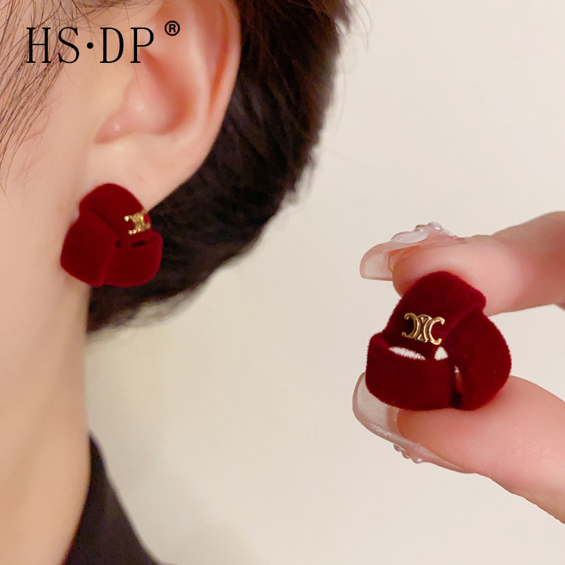 s925银针秋冬气质复古植绒凯旋门三角形耳钉时尚简约设计感耳环